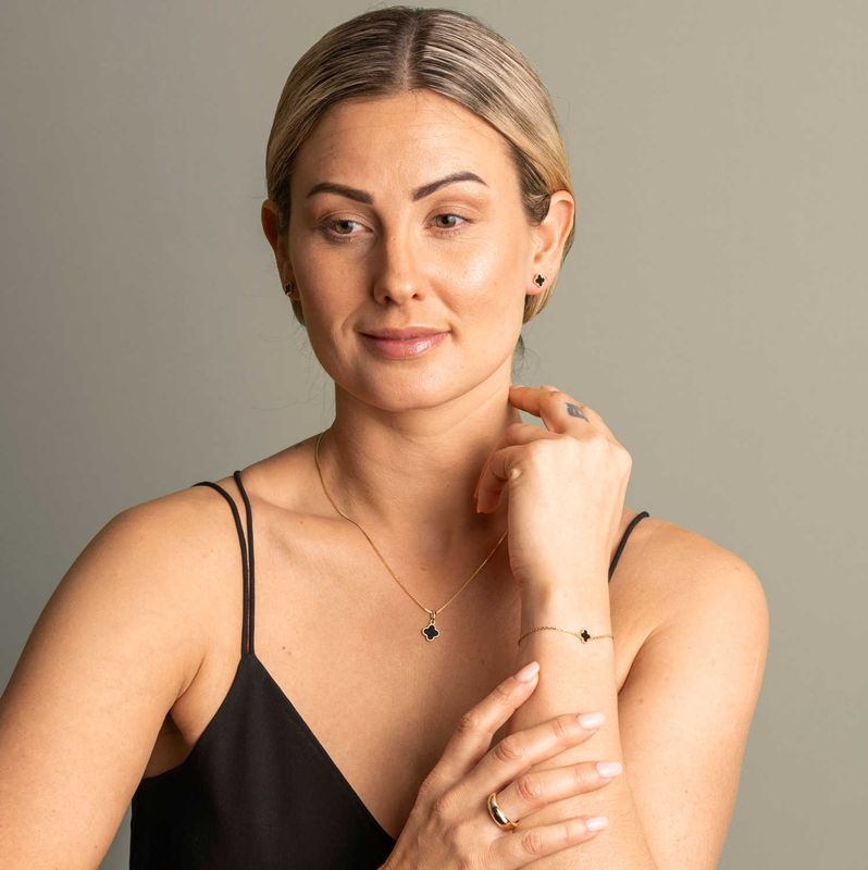 Kløver smykke i forgylt sølv sort 991784