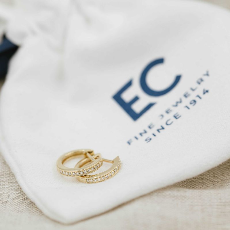 EC Øreringer i gult gull med diamant 0,08 ct WSI 24150020