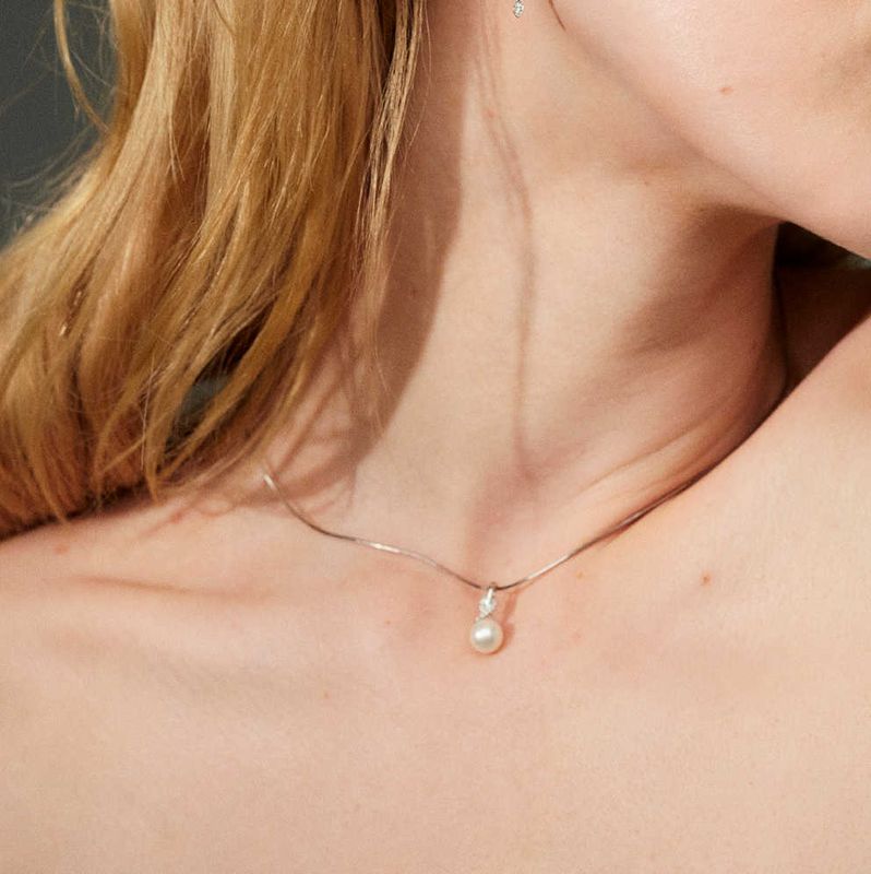 Anheng i hvittgull med ferskvannsperle og diamant 16150048