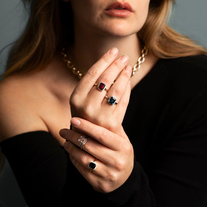 EC Ring i gult gull med diamant 0,14 ct WSI og Rhodolitt 22150043